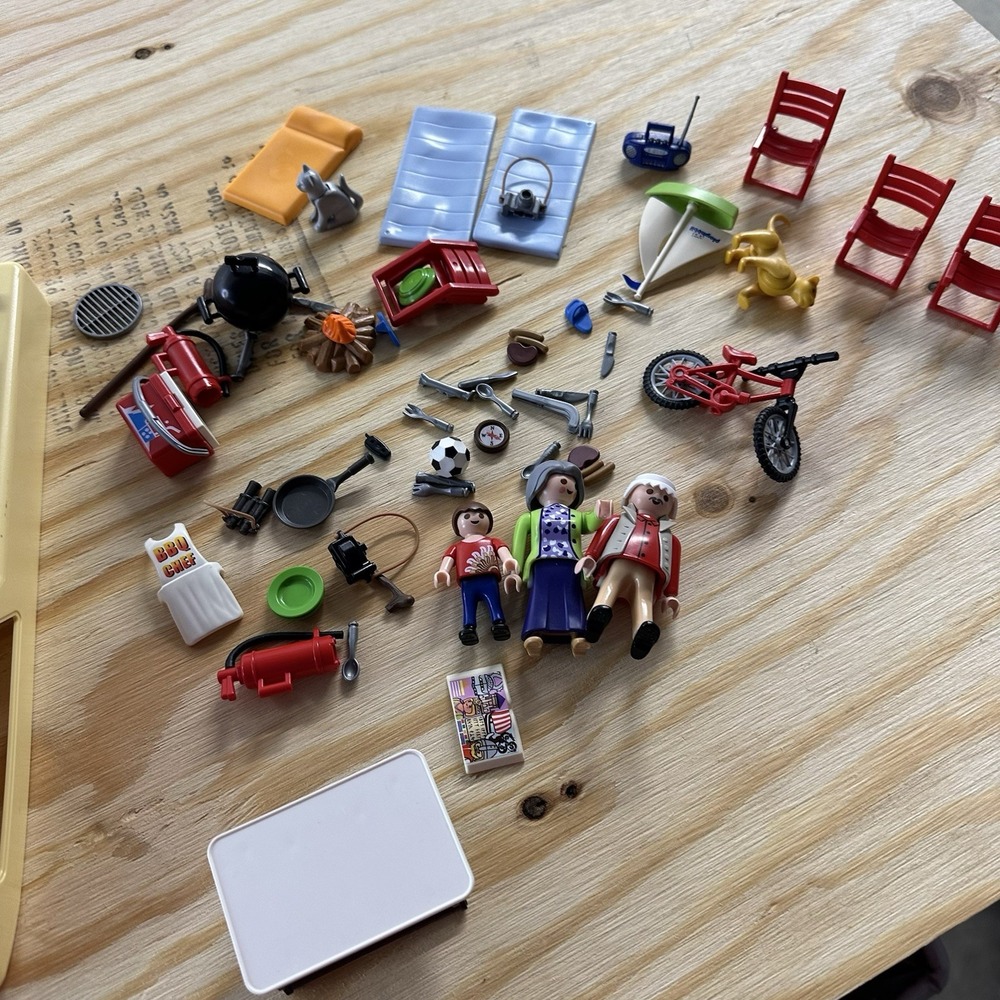 Playmobil 3261 Family Camper RV Motorhome with Figures and accessories +2006 - Picture 10 of 11